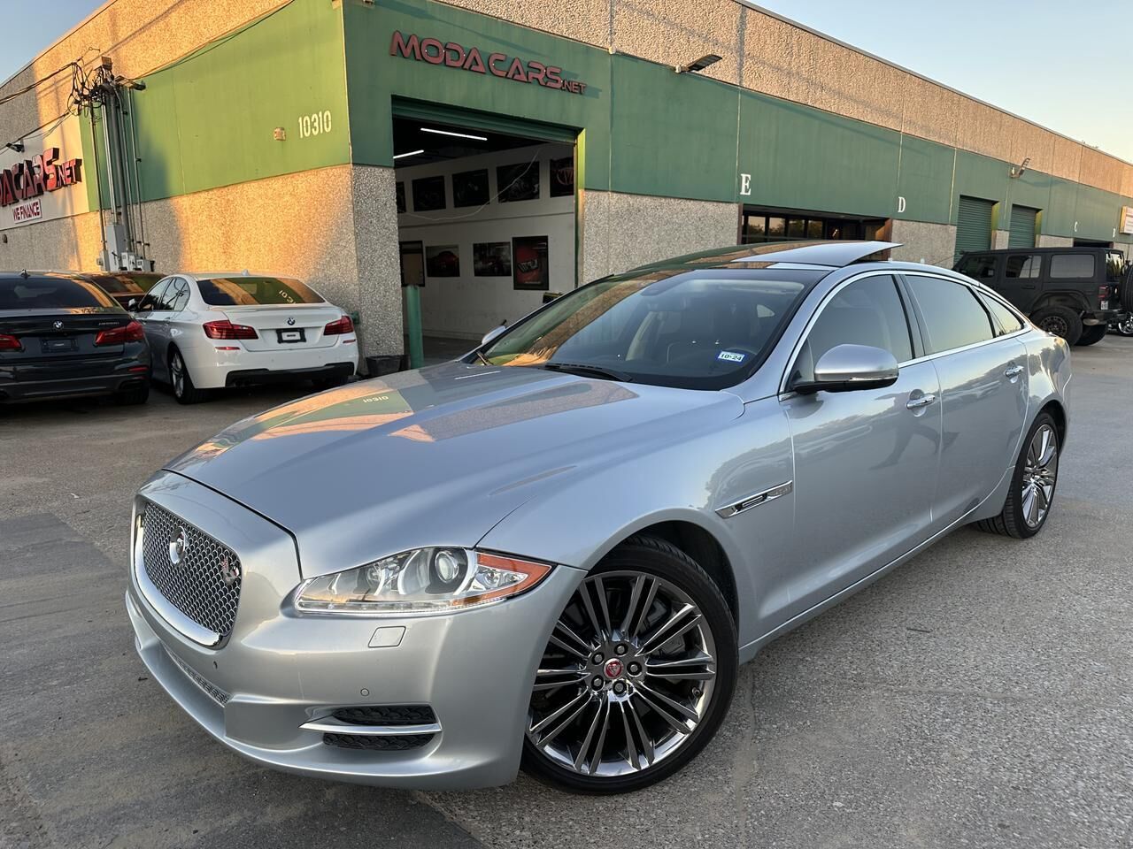 Jaguar XJ