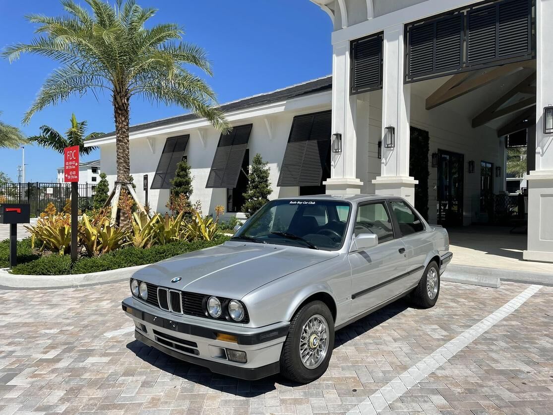 BMW 325iS