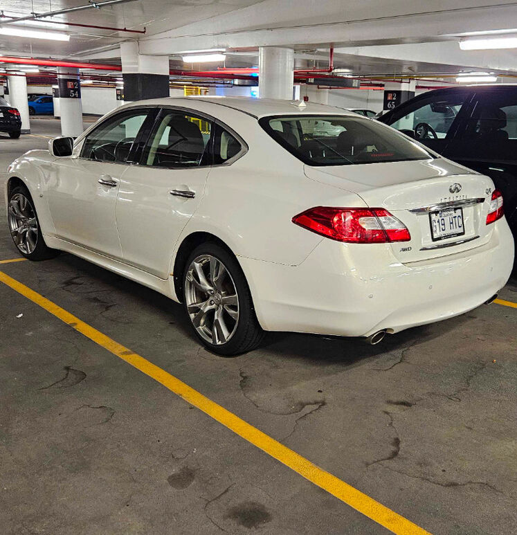 Infiniti Q70