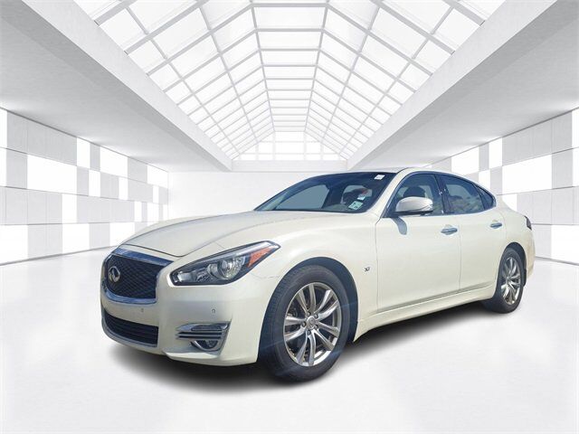 Infiniti Q70