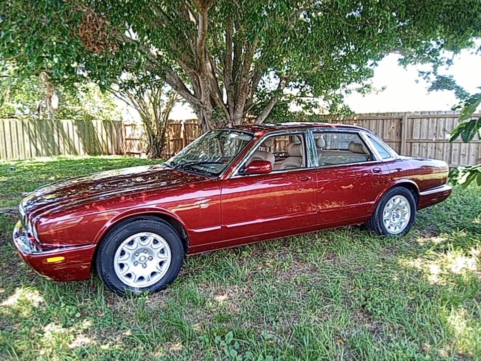 Jaguar XJ8