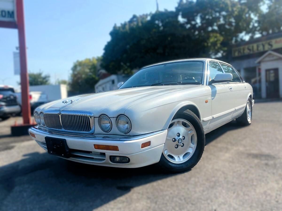 Jaguar XJ6