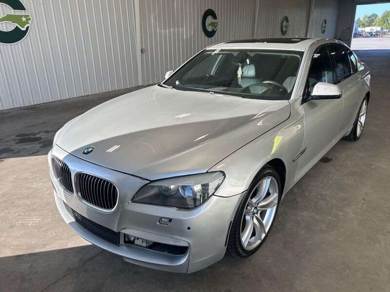 BMW 740i
