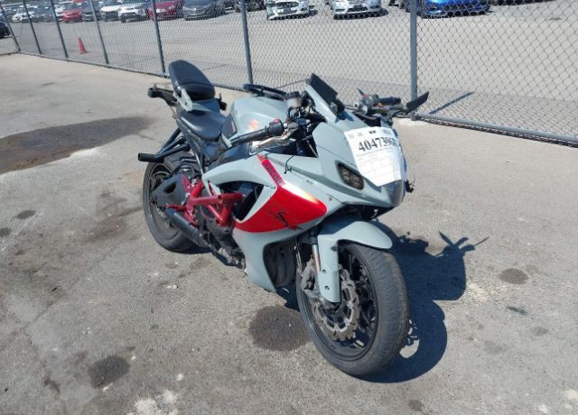 Suzuki GSX-R750