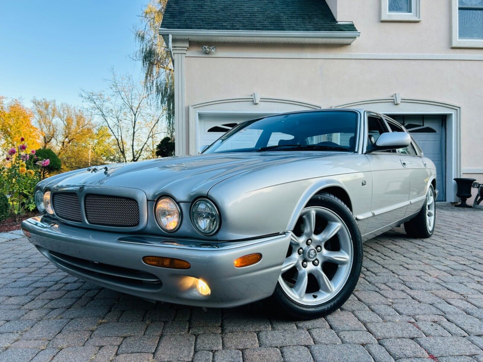 Jaguar XJR