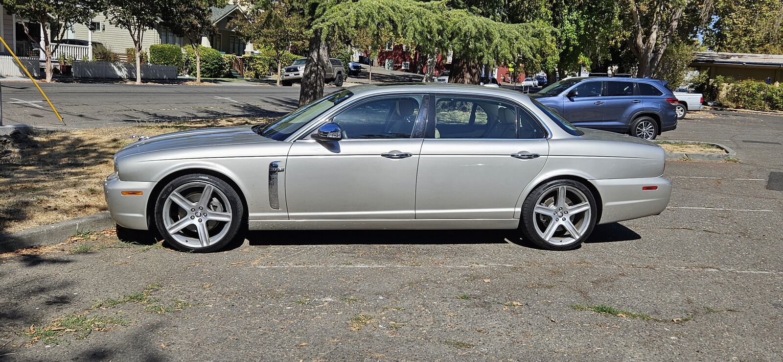 Jaguar XJ
