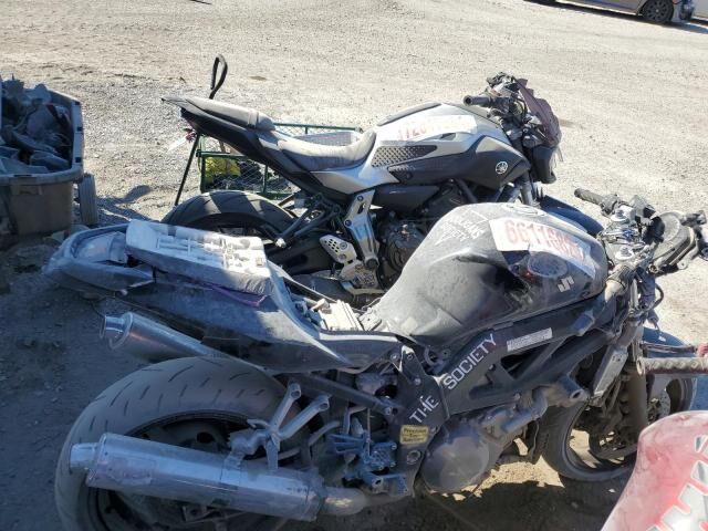 Suzuki SV1000 / SV1000S