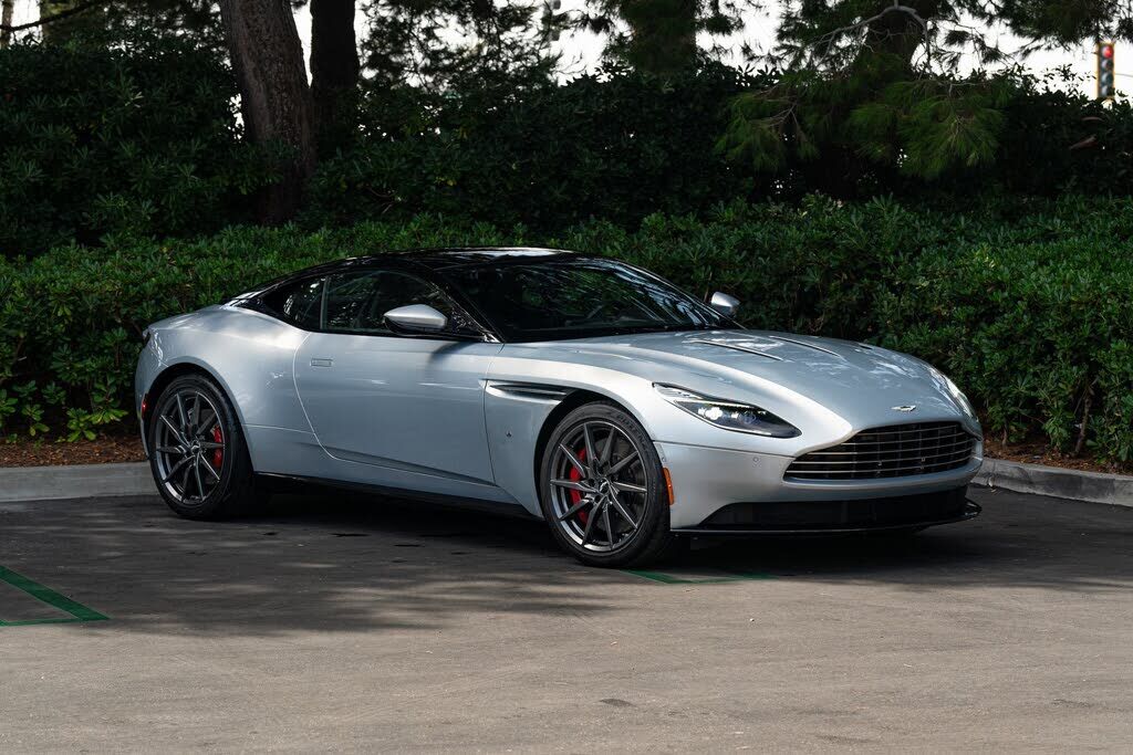 Aston Martin DB11
