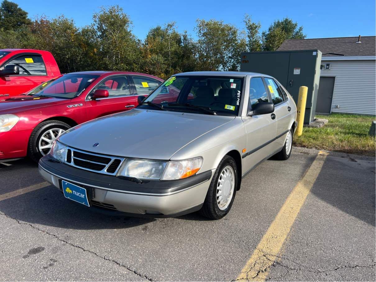 Saab 900