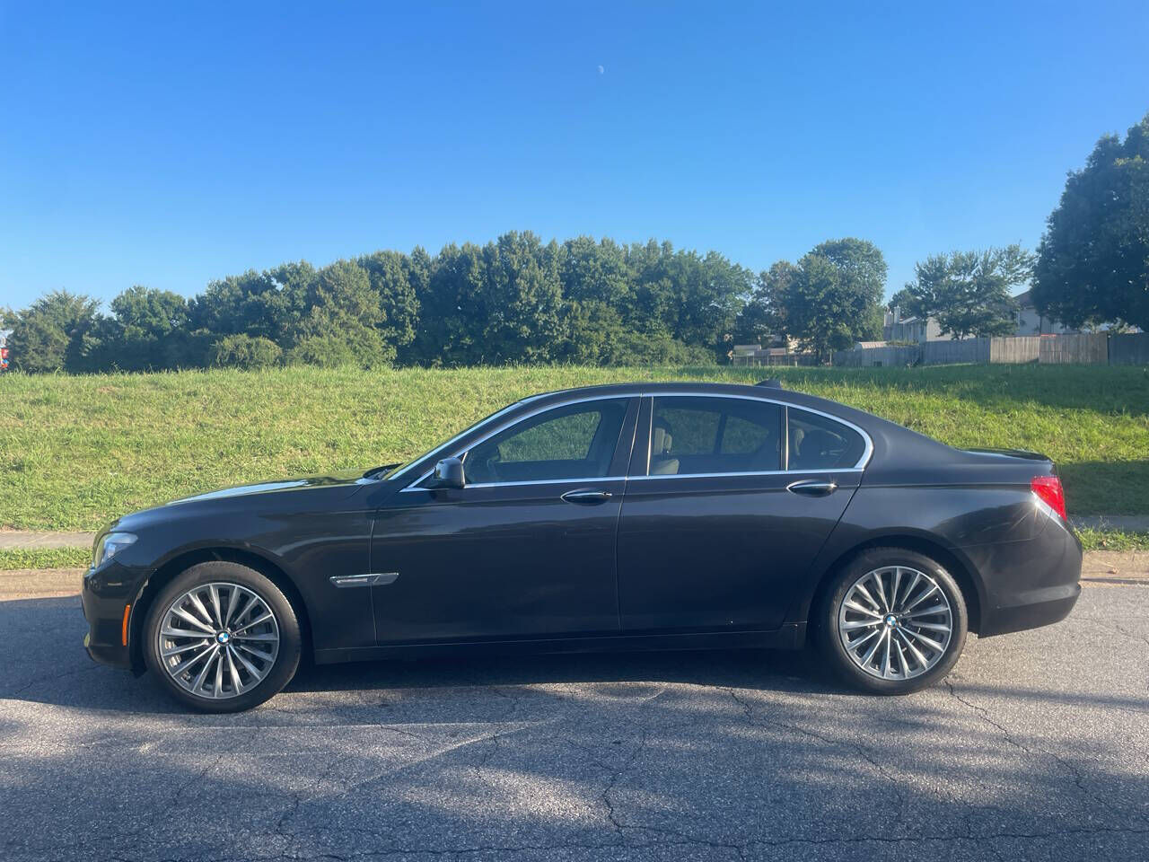 BMW 740i