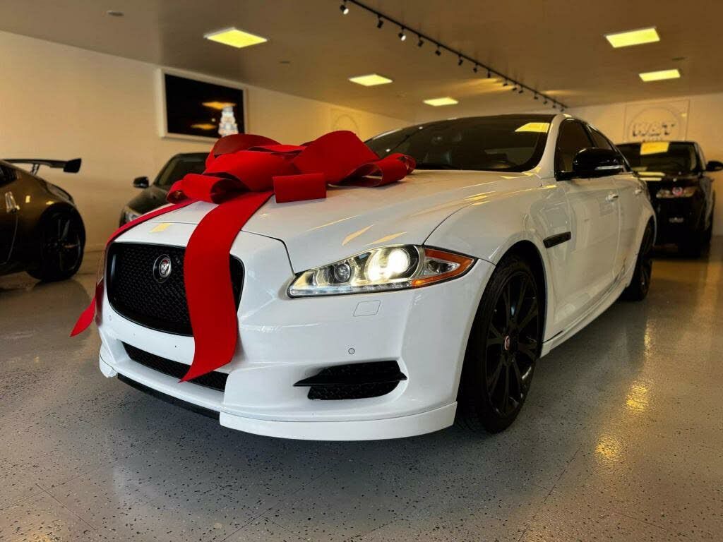 Jaguar XJ