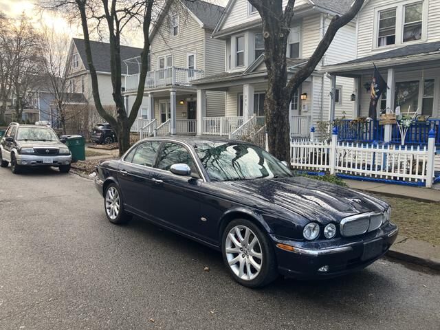 Jaguar XJ