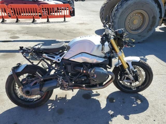 BMW R nineT