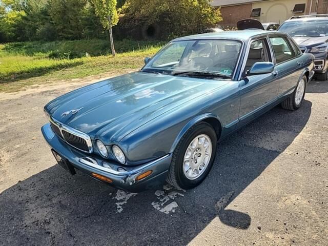 Jaguar XJ8