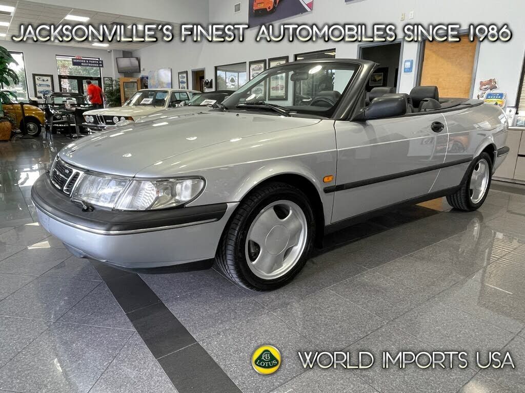 Saab 900