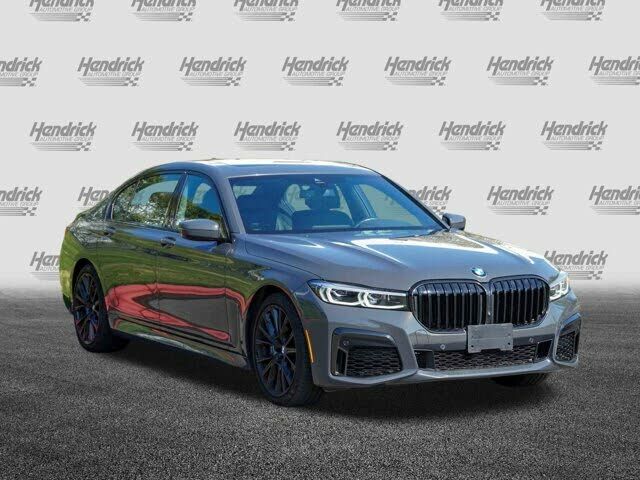 2022 BMW 740i