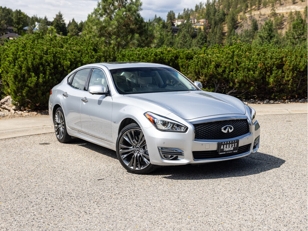 Infiniti Q70
