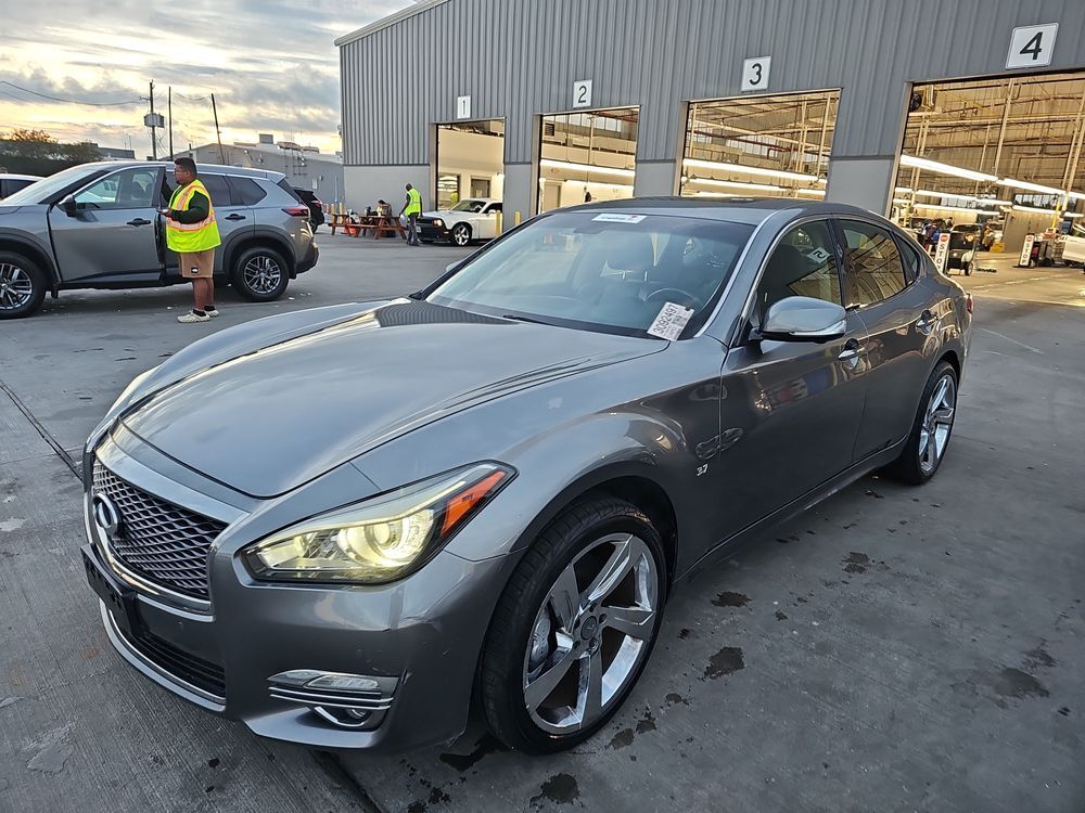 Infiniti Q70