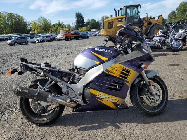 Suzuki RF900R