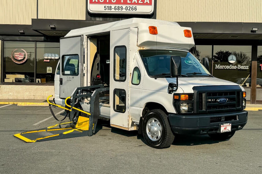 2011 FORD E-350
