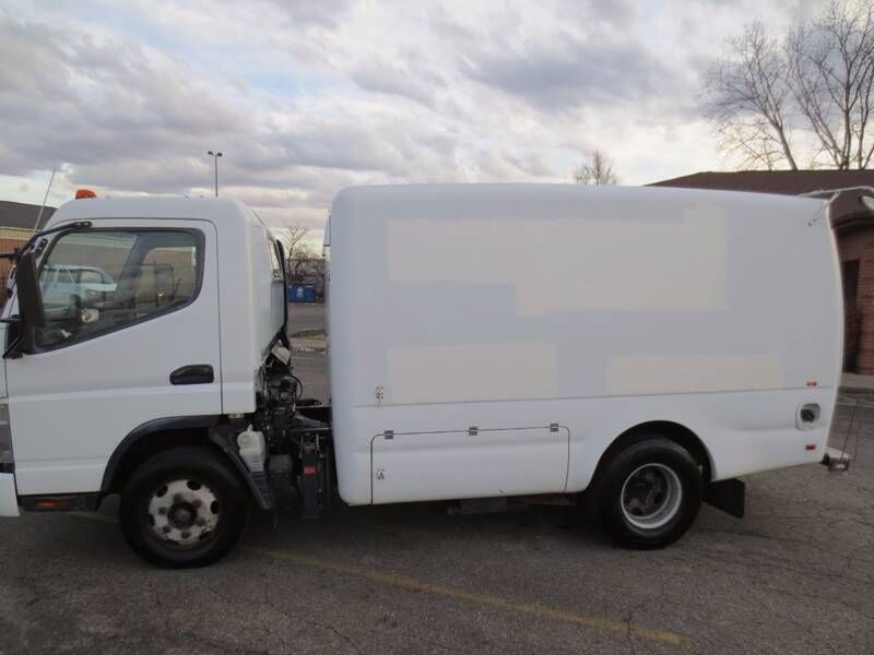 2010 MITSUBISHI FUSO FE84D