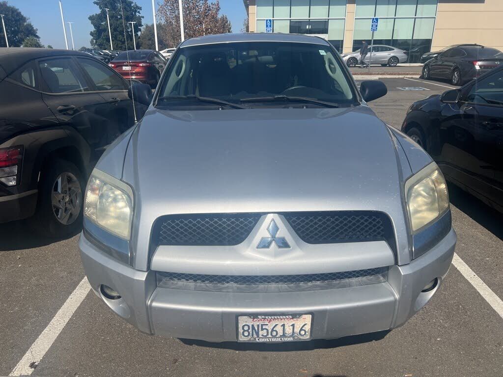 Mitsubishi Raider