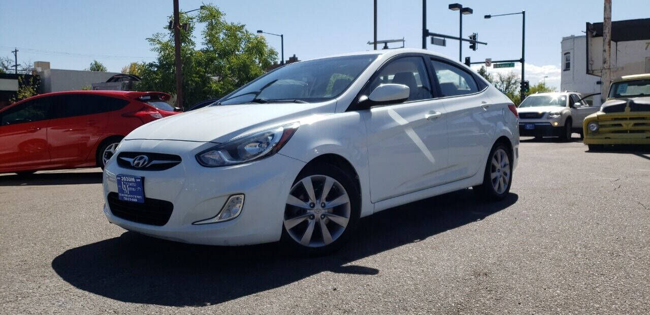 2012 HYUNDAI Accent