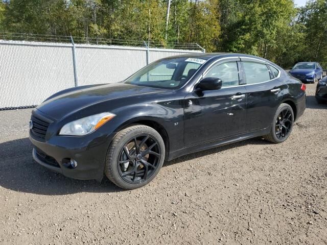 Infiniti Q70