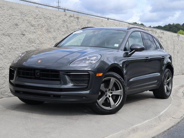 2024 PORSCHE Macan