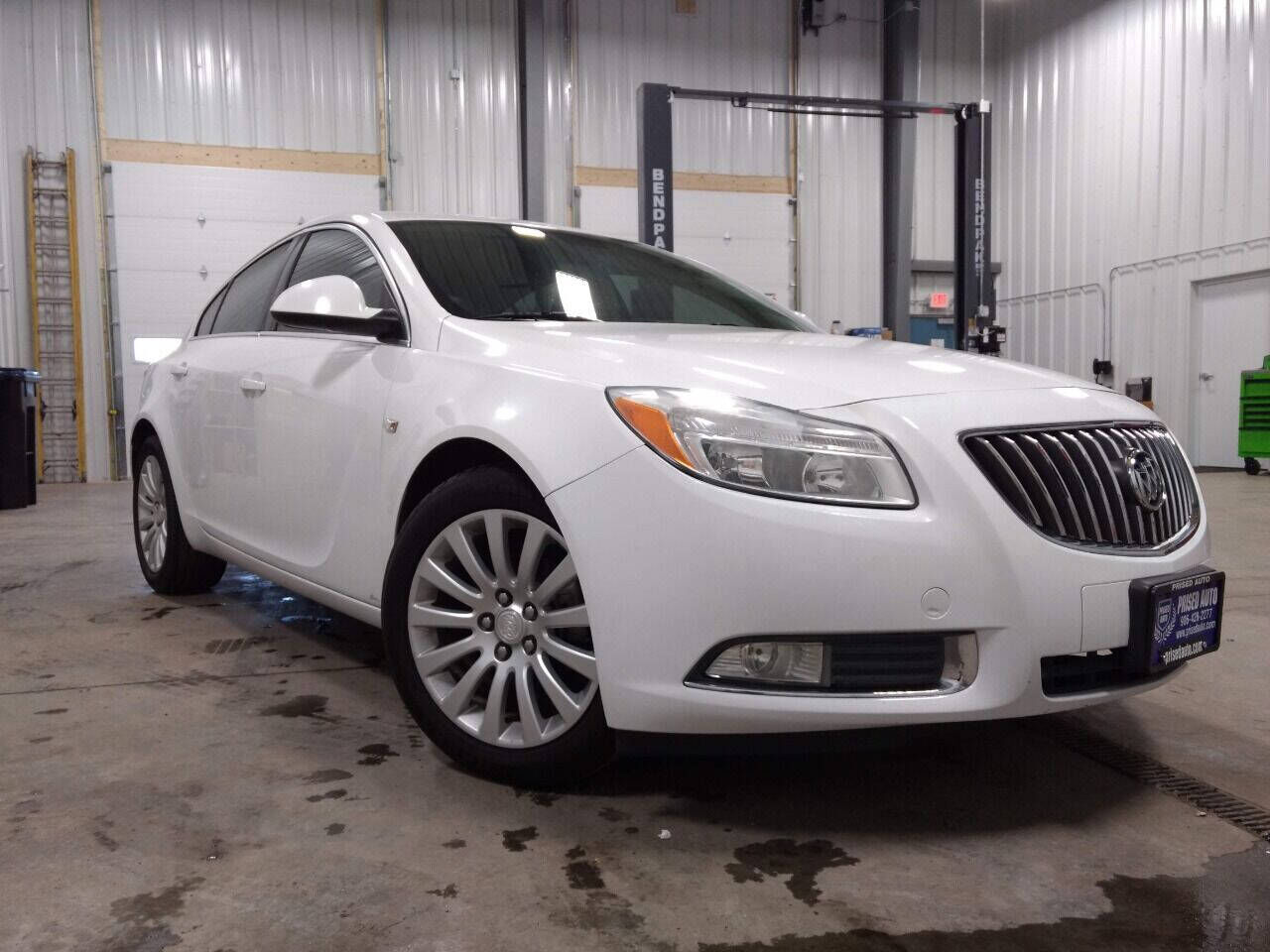 2011 BUICK Regal