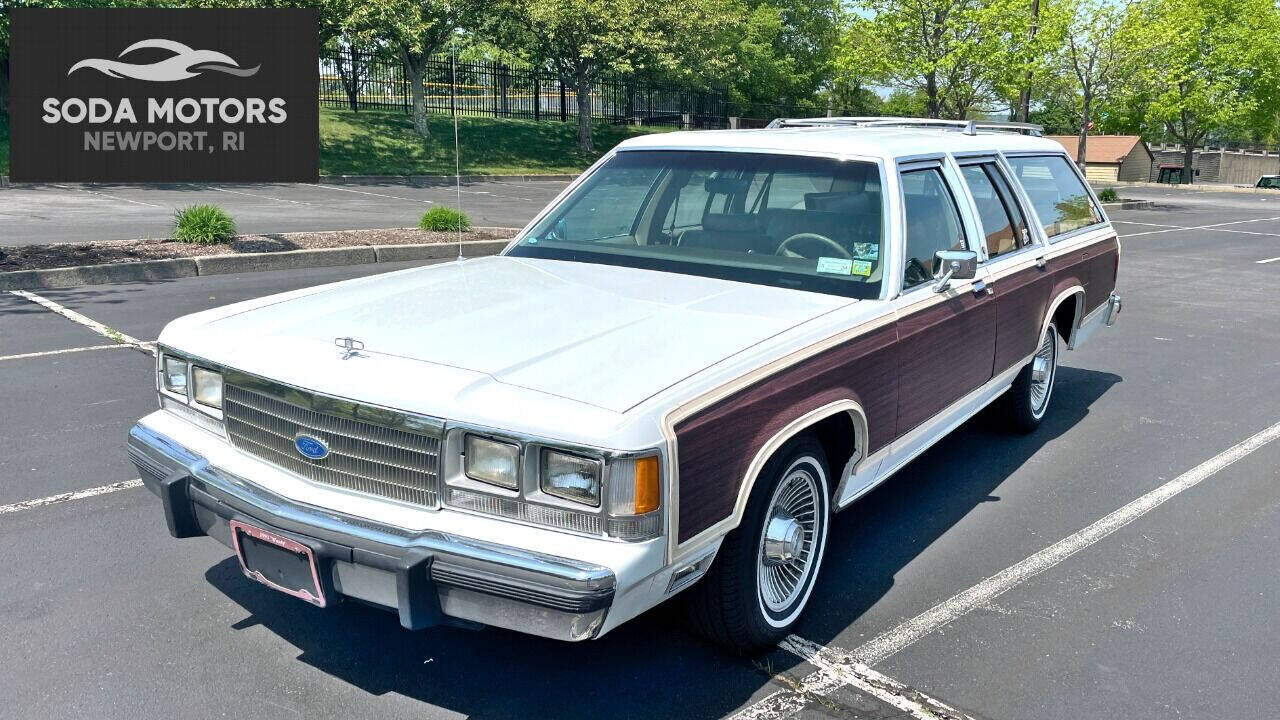 Ford Crown Victoria