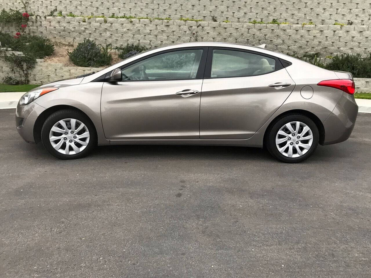 2012 HYUNDAI Elantra