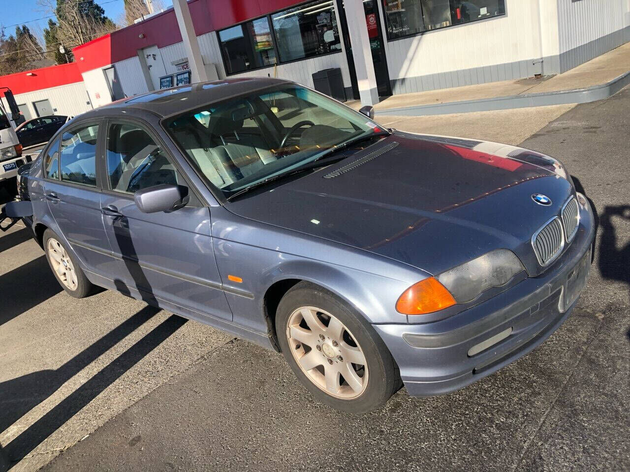 BMW 323i