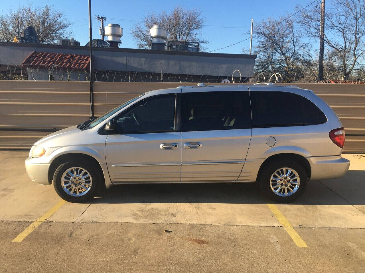 2002 CHRYSLER Town and Country
