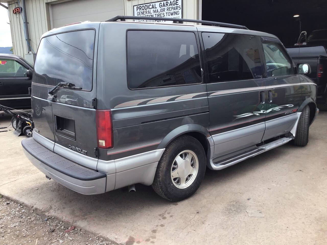 Chevrolet Astro Van