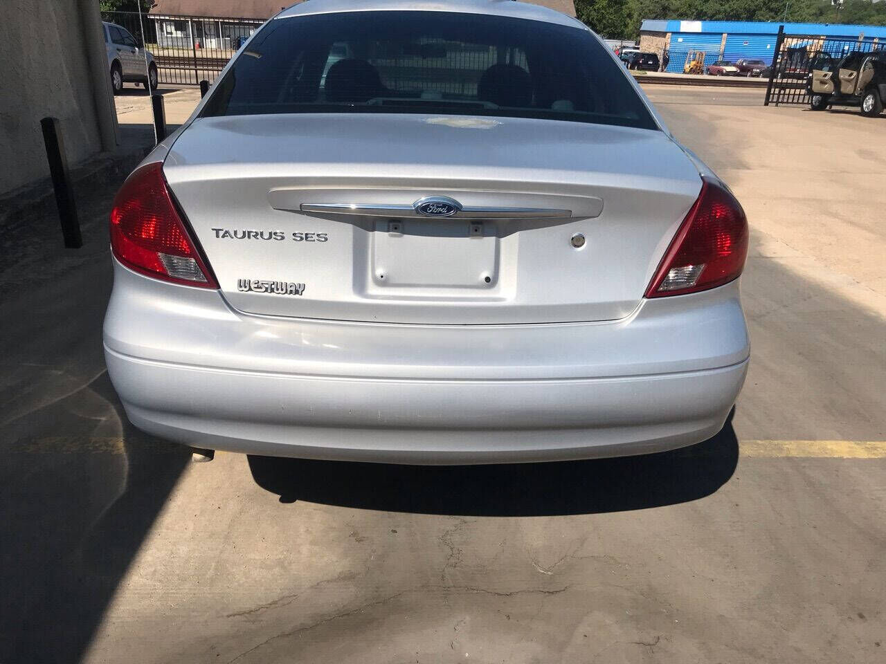 2003 FORD Taurus