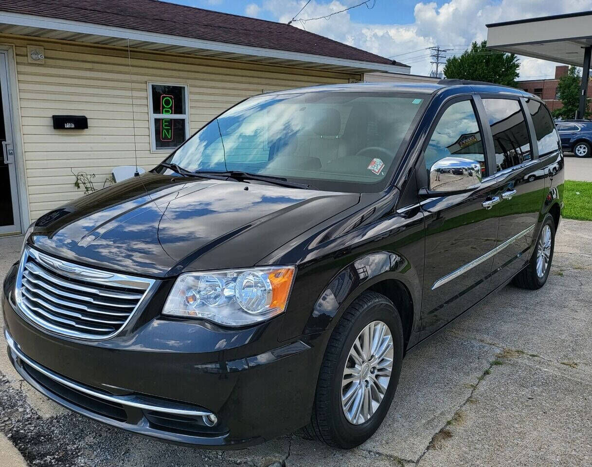 2014 CHRYSLER Town and Country