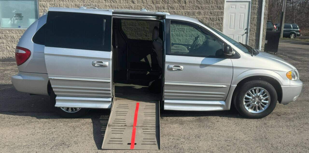 2003 CHRYSLER Town and Country