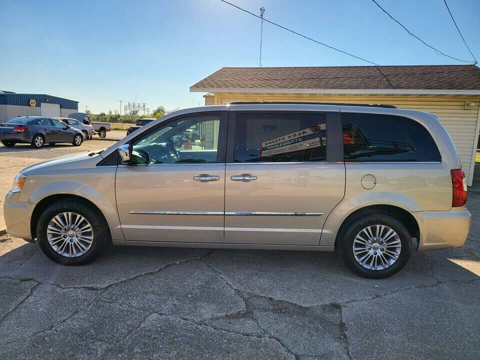 2015 CHRYSLER Town and Country