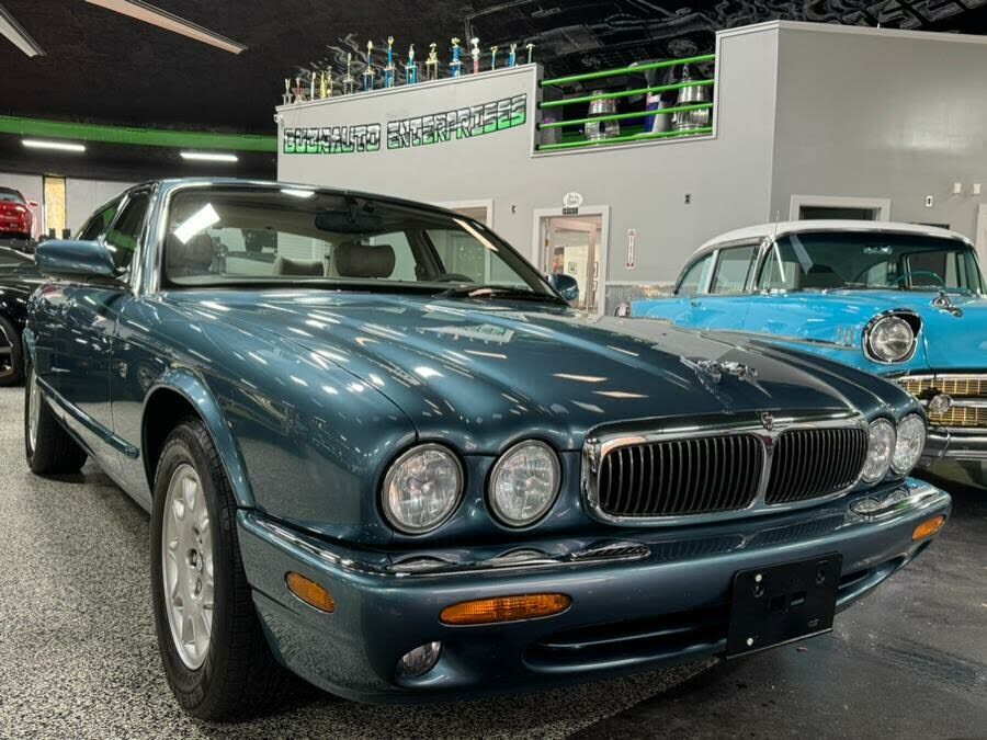 Jaguar XJ8