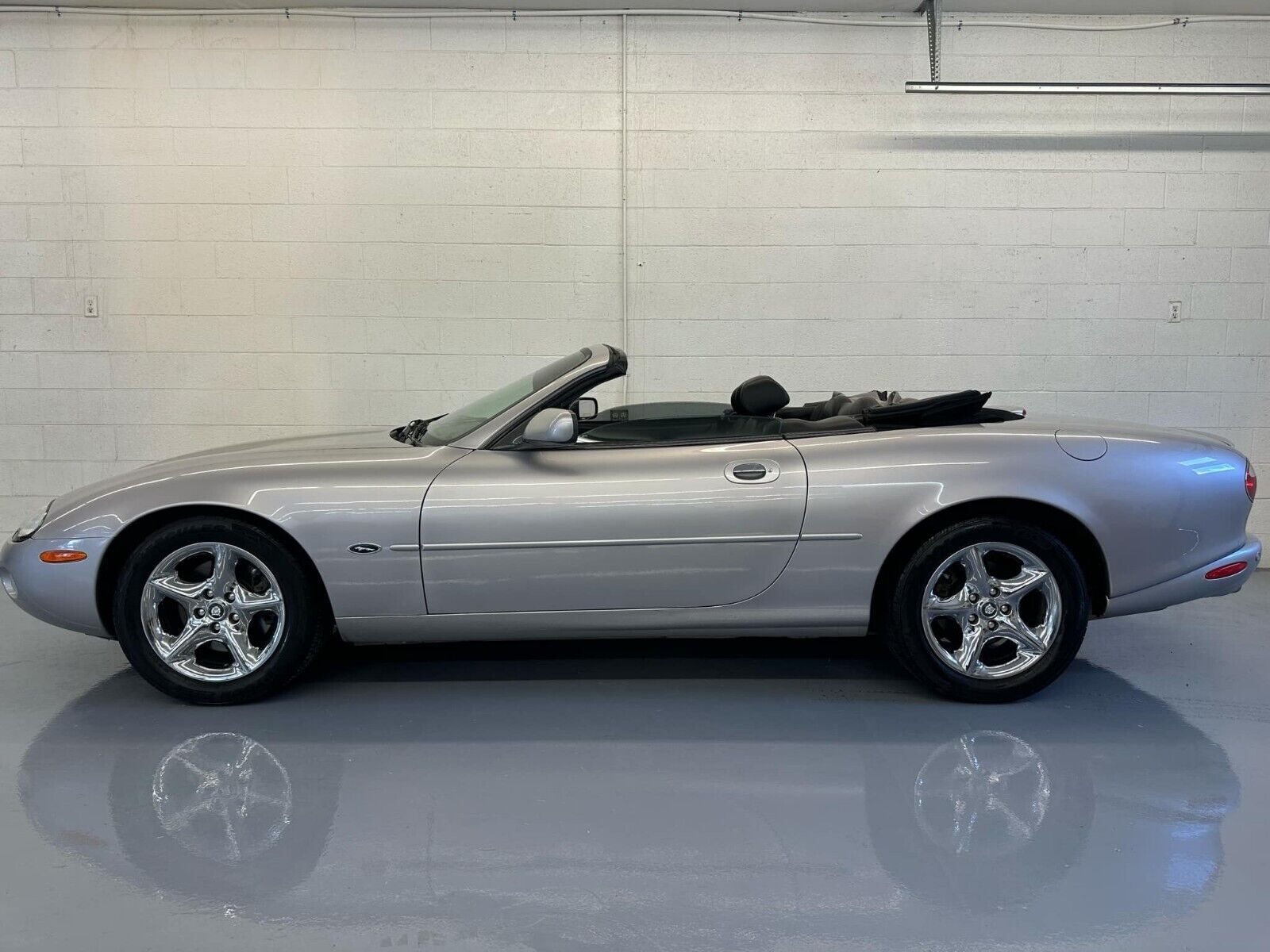 Jaguar XK8