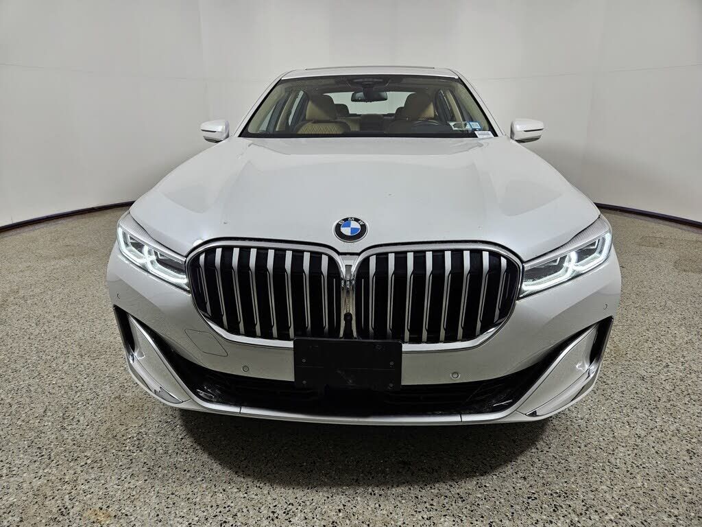 2022 BMW 750i