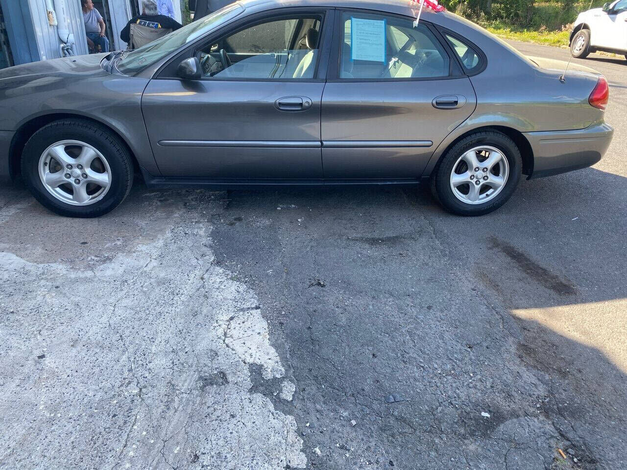 2004 FORD Taurus