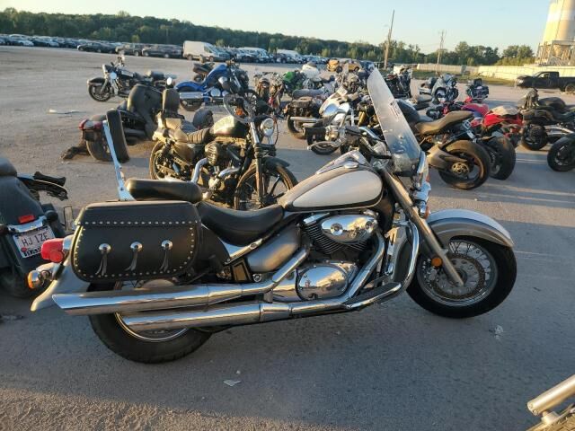 Suzuki VL800K
