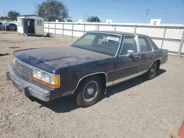 Ford Crown Victoria