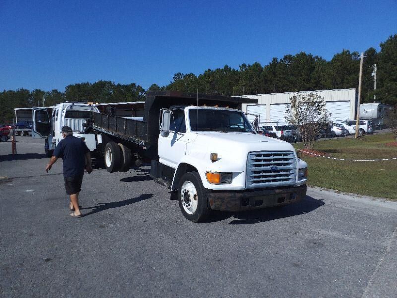 Ford F-700