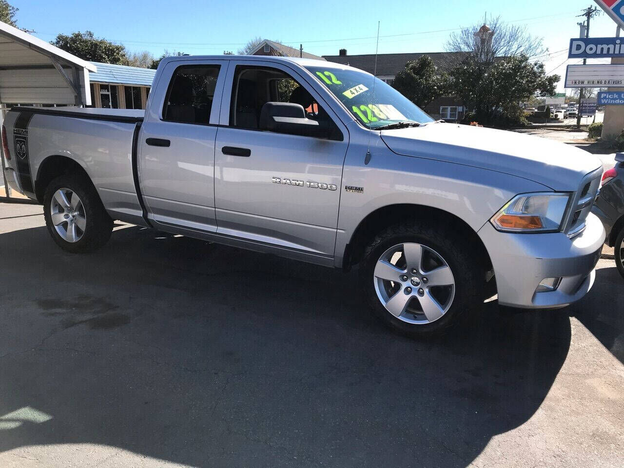 2012 DODGE Ram