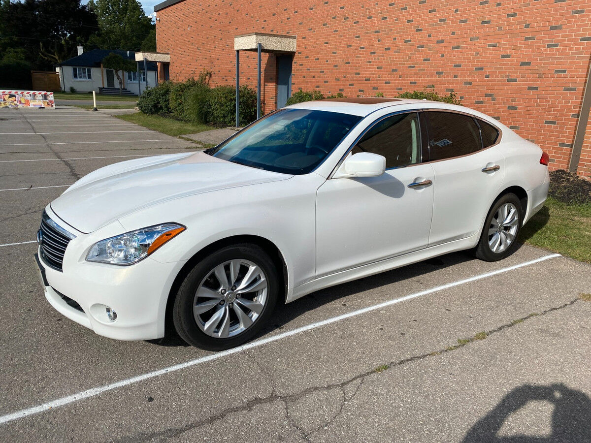 Infiniti M56