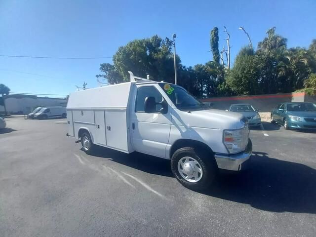 2013 FORD E-350