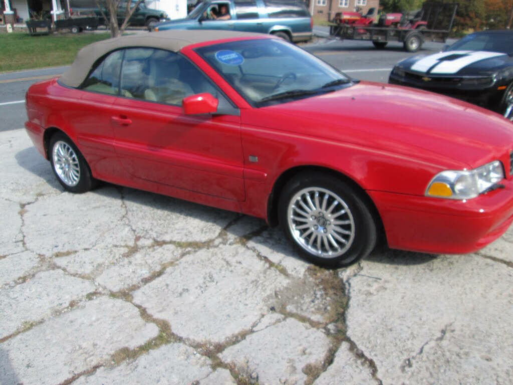 2004 VOLVO C70